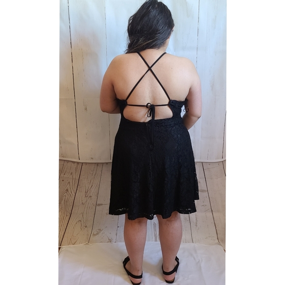 Aaron & amber black lace halter mini dress strappy back size large new prom - Picture 7 of 7